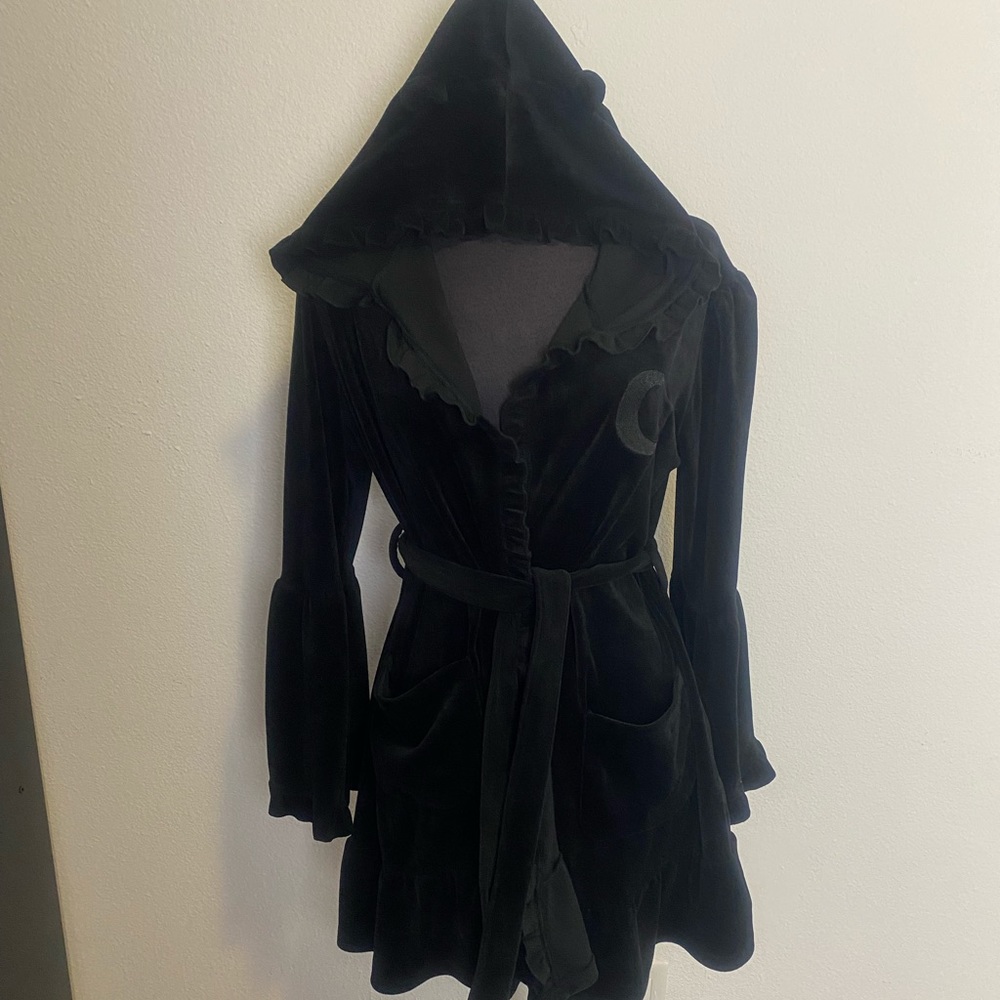 Killstar velvety bathrobe